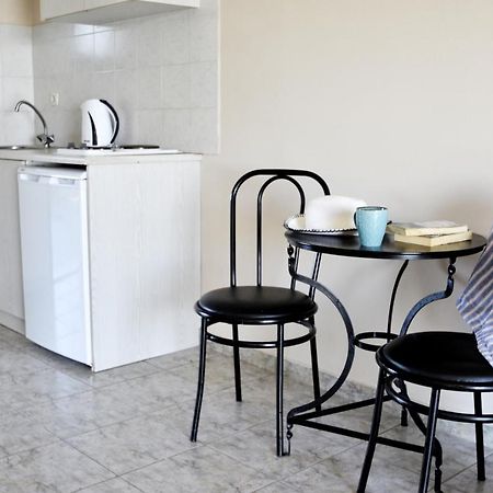 Gerasimoula Studios Τραπεζάκι Εξωτερικό φωτογραφία